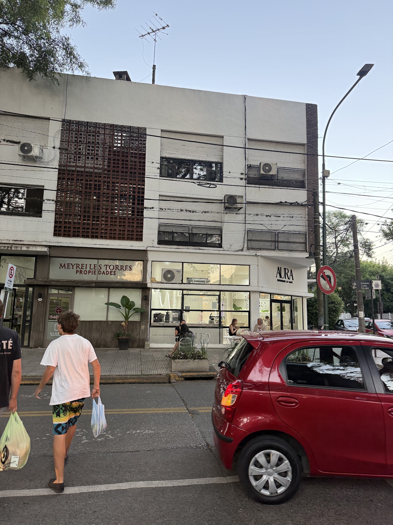 Esquina de Eduardo Costa donde está Meyrelles Torres Propiedades